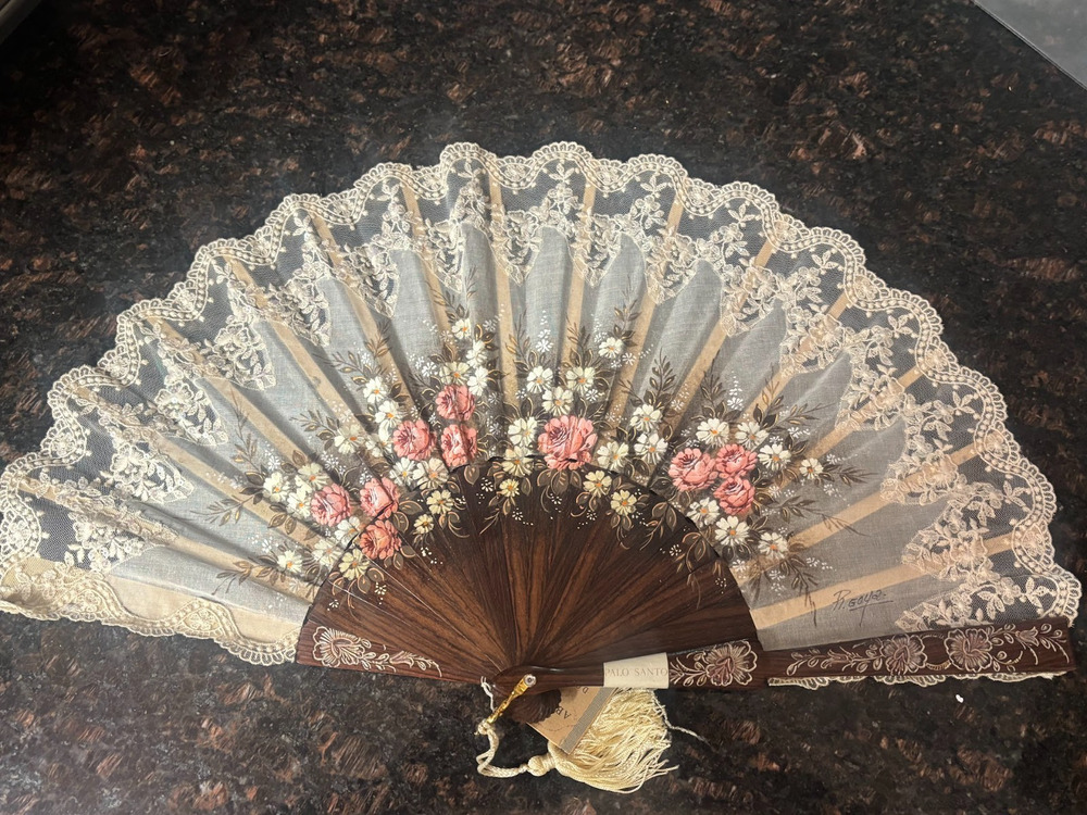 VTG FRENCH VICTORIAN LUCITE FRAME HAND PAINTED FLORAL FOLDING HAND FAN 18”